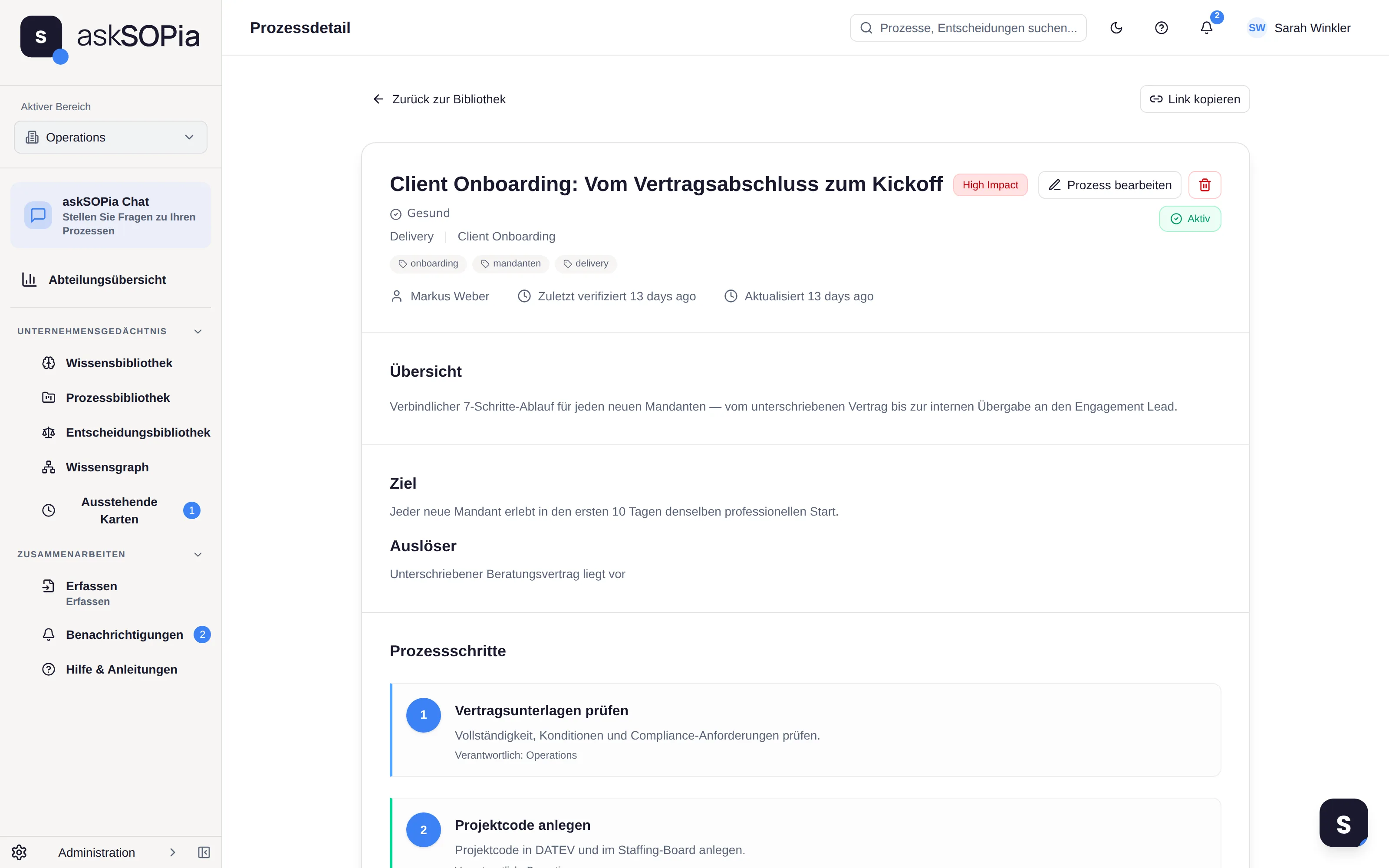 Eine extrahierte SOP in askSOPia: Schritte, Rollen, Risiken, Prüfstatus.